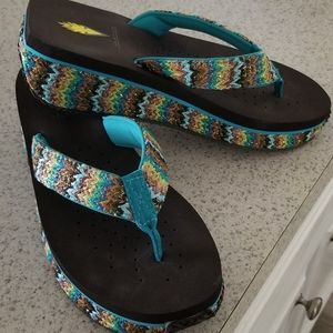 New Volatile sandals size 8